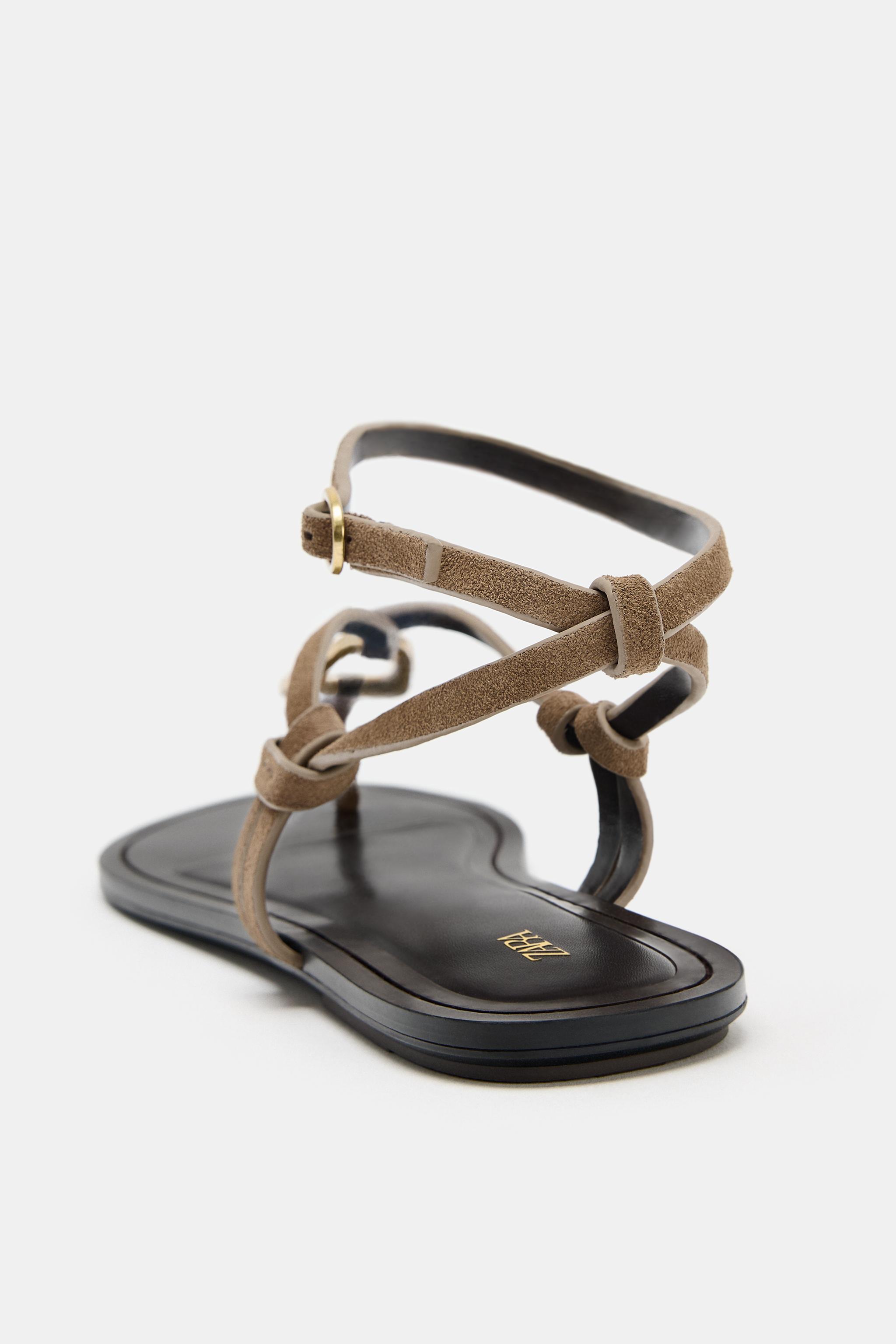 LEATHER SANDALS WITH METALLIC DETAIL